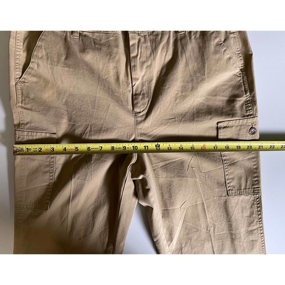 L. L. Bean Classic Fit Cargo Utility Khaki Pants Size 16 - Picture 8 of 11